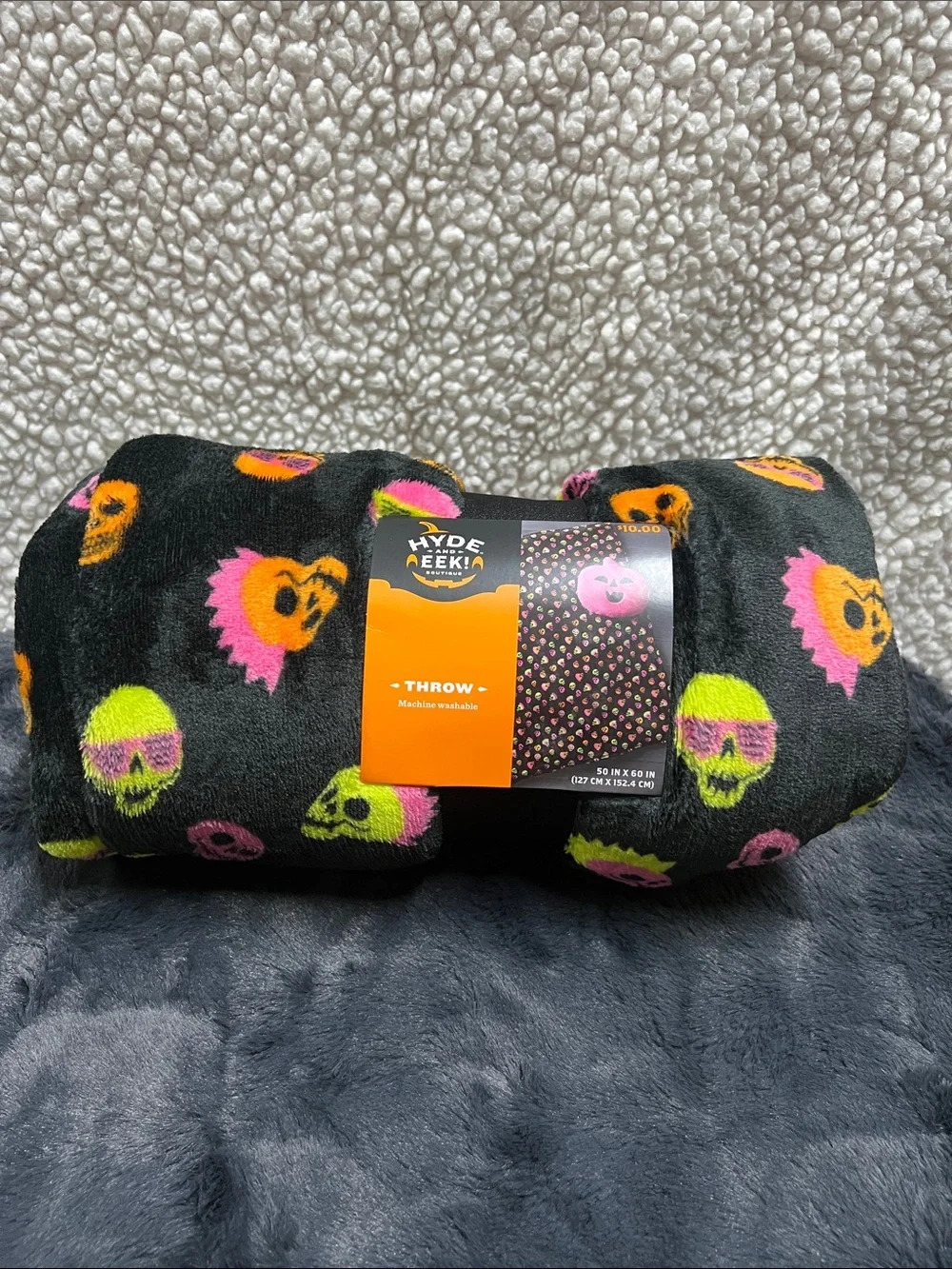 Hyde & Eek! Skull Printed Plush Halloween Throw Blanket. NWT